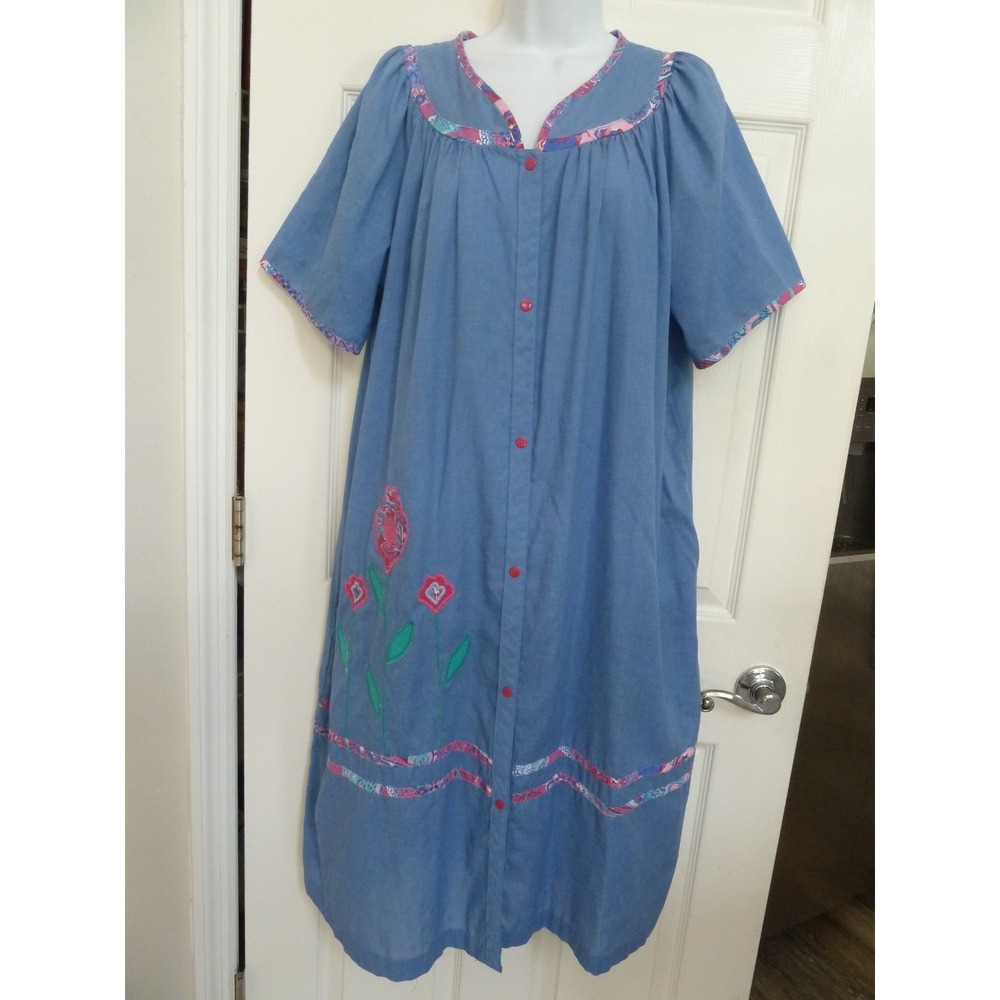 Vintage Smart Time Blue Housecoat Robe Snap Front Floral Applique Made USA Large